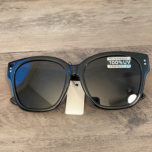 Go-to 100% UV Protection Polycarbonate Black Nostalgia Large Sunglasses - Picture 2 of 11